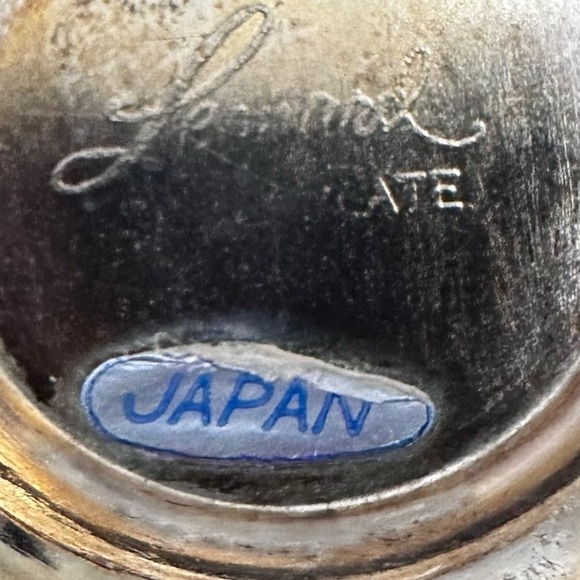 VINTAGE SILVER PLATED GOLD WASH INTERIOR SUGAR SCUTTLE. MADE IN JAPAN. - Picture 4 of 5